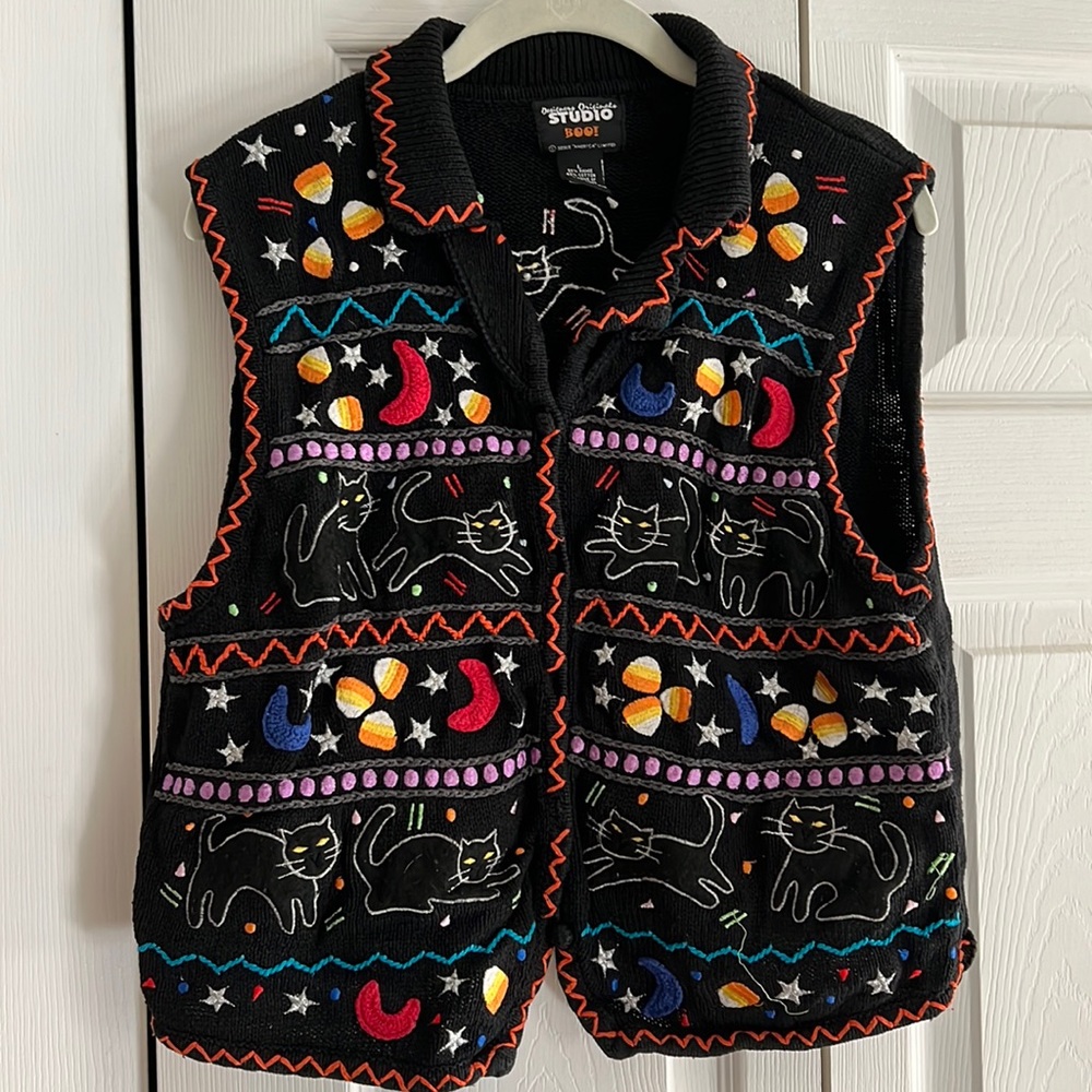 Halloween sweater vest.  Size large.  Cute!
